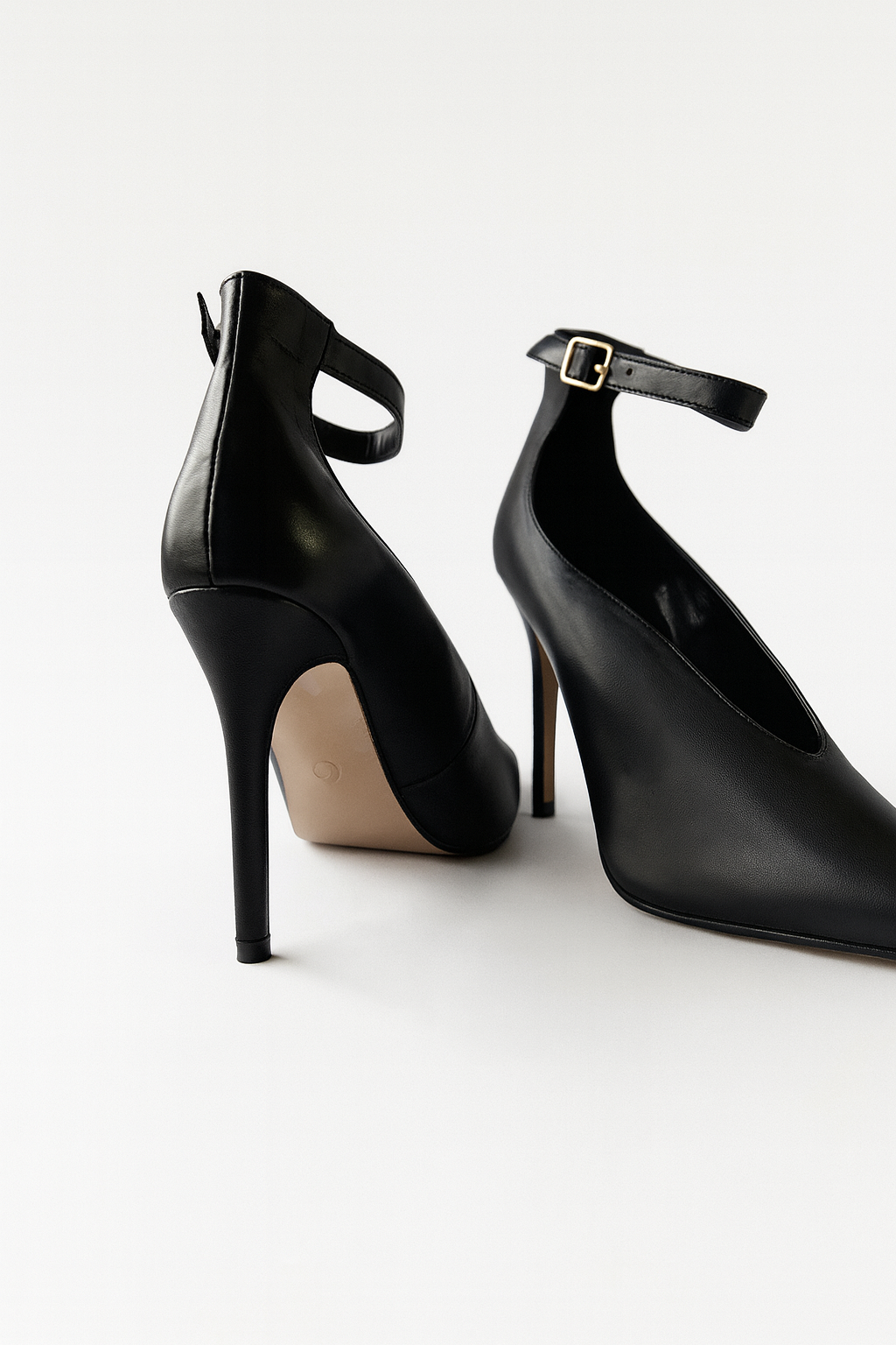 Divina Noir Ankle Grace Heels