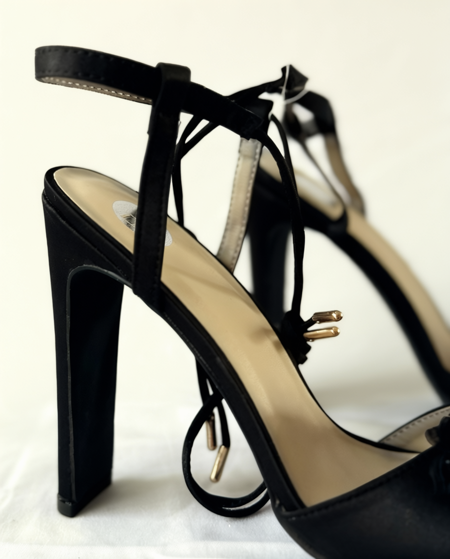 Amara Bloom Noir Heels