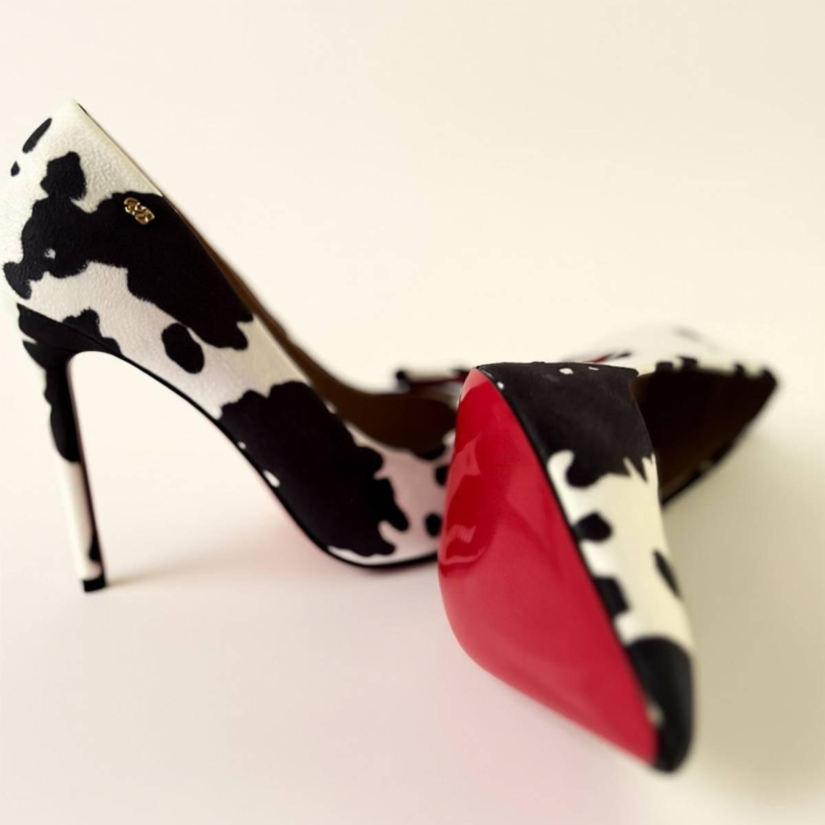 Undersole detail of Noir Cowhide Stiletto showing signature red finish.