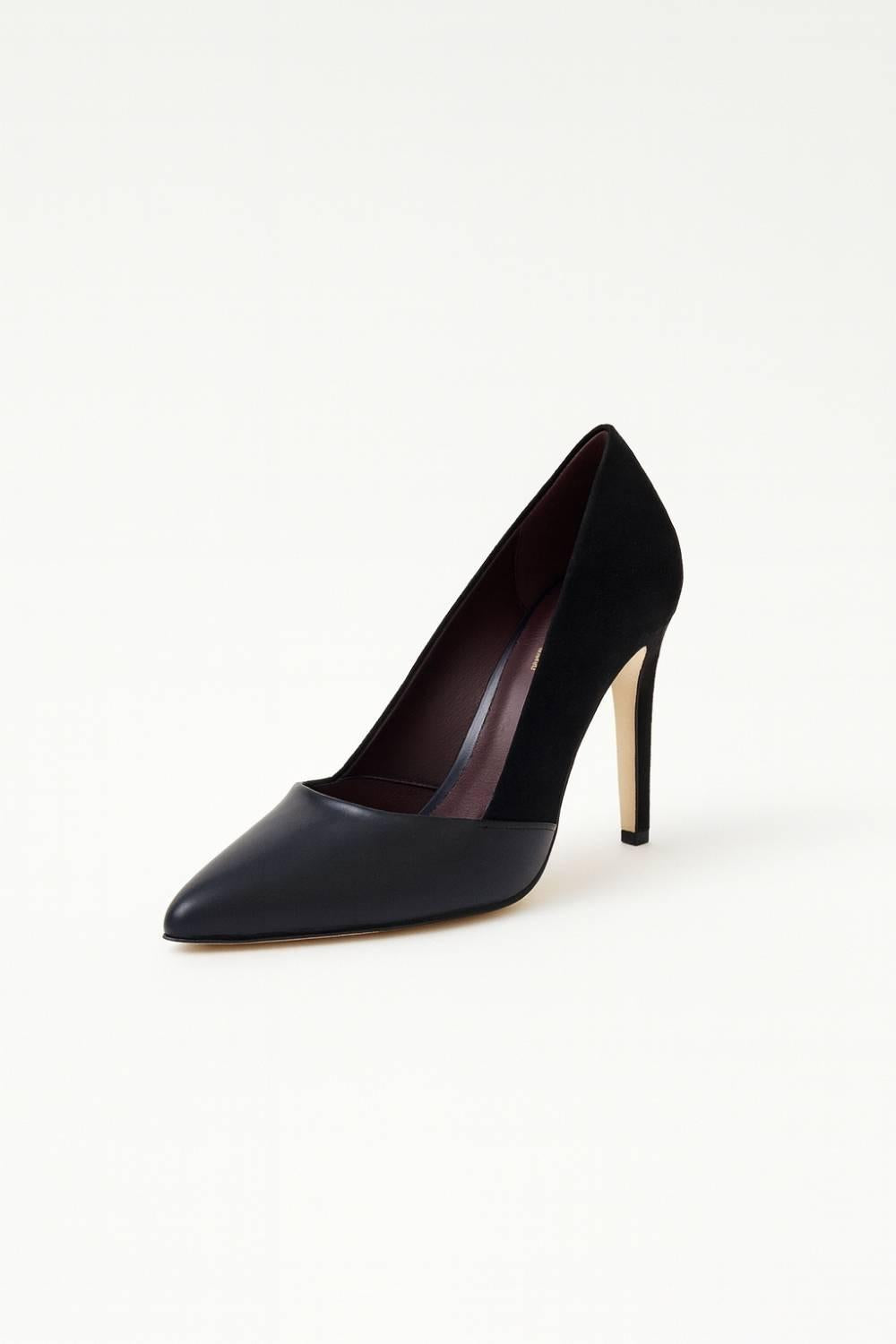 Oh! Divine Aria Noir single black stiletto heel photographed on neutral background, showcasing refined modern design.